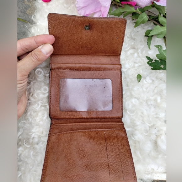Louis Vuitton Wallet - Picture 2 of 13